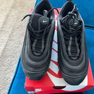 Nike air max black gently used